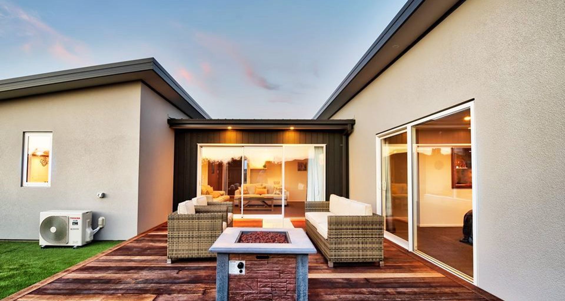 Fraemohs show home banner