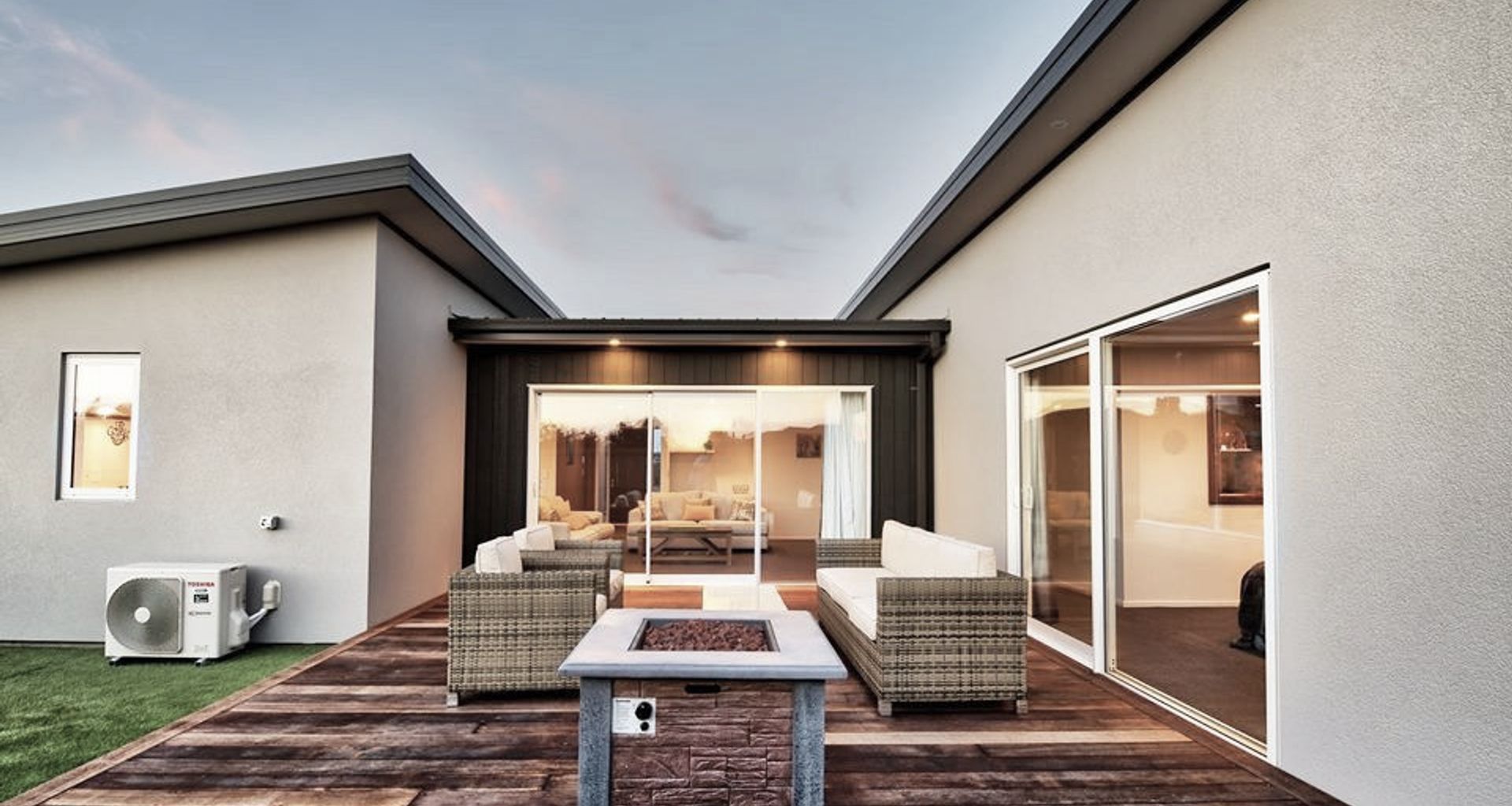 Fraemohs show home banner