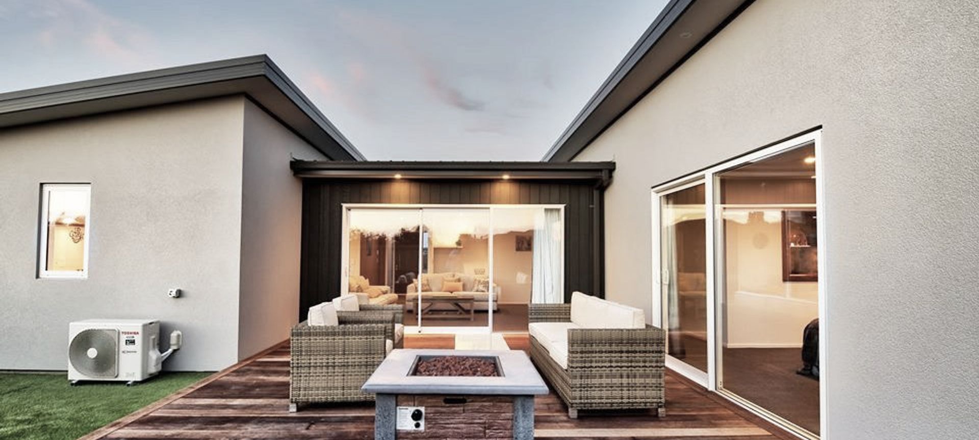 Fraemohs show home banner