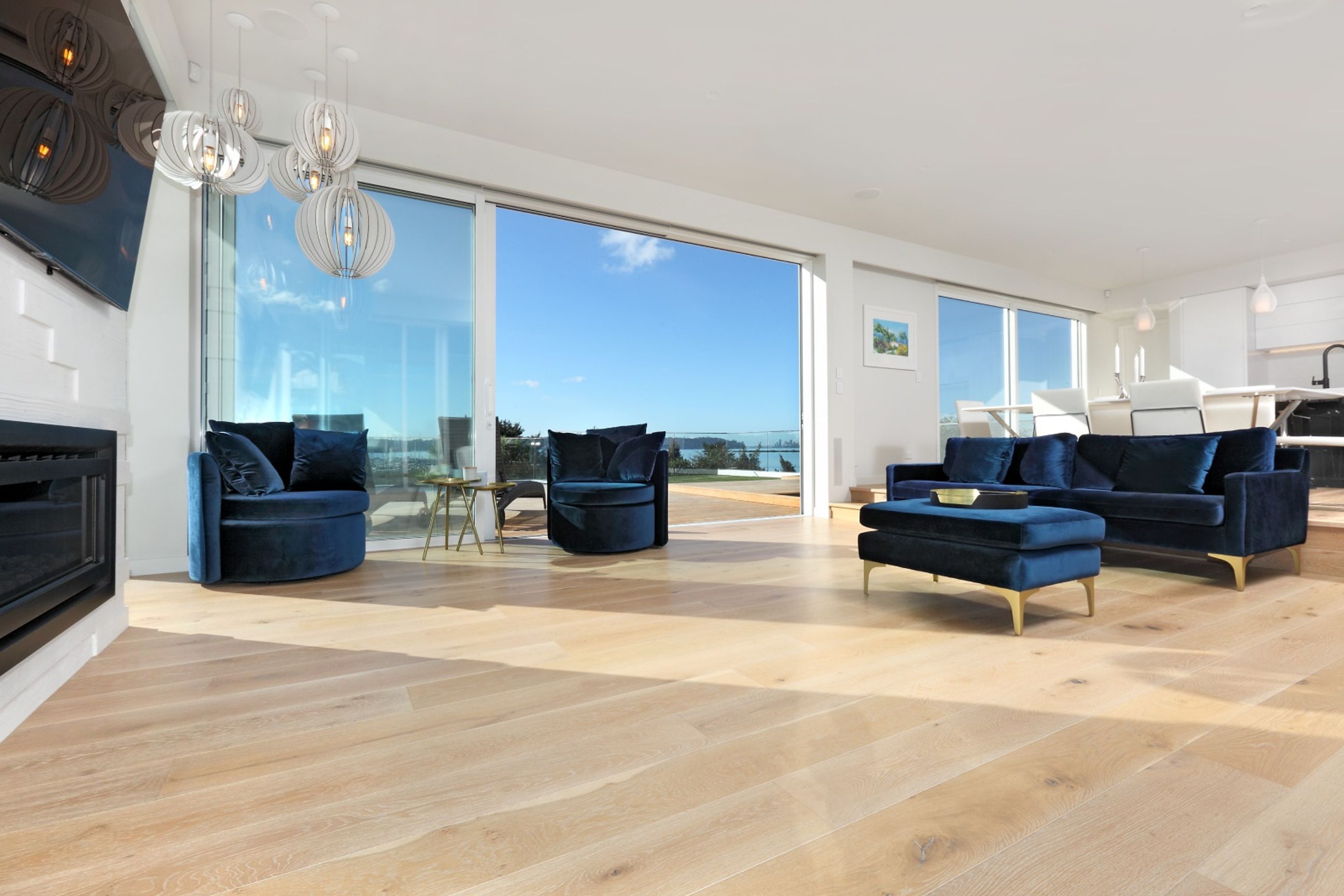 HURFORD'S supplied Freedom Flooring Elegant Oak White Wash 
