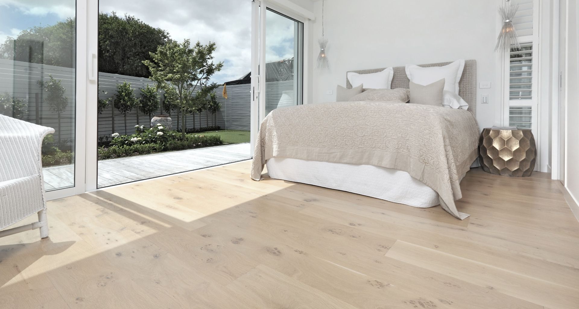FREEDOM FLOORING - Solid French Oak 210x19mm banner