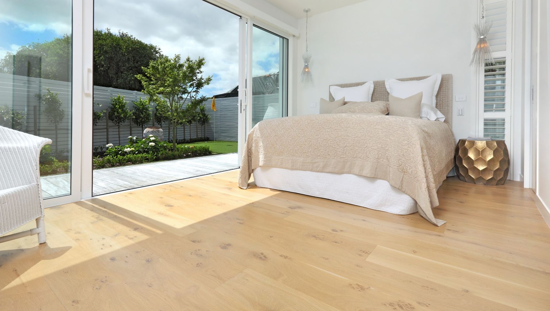 FREEDOM FLOORING - Solid French Oak 210x19mm banner
