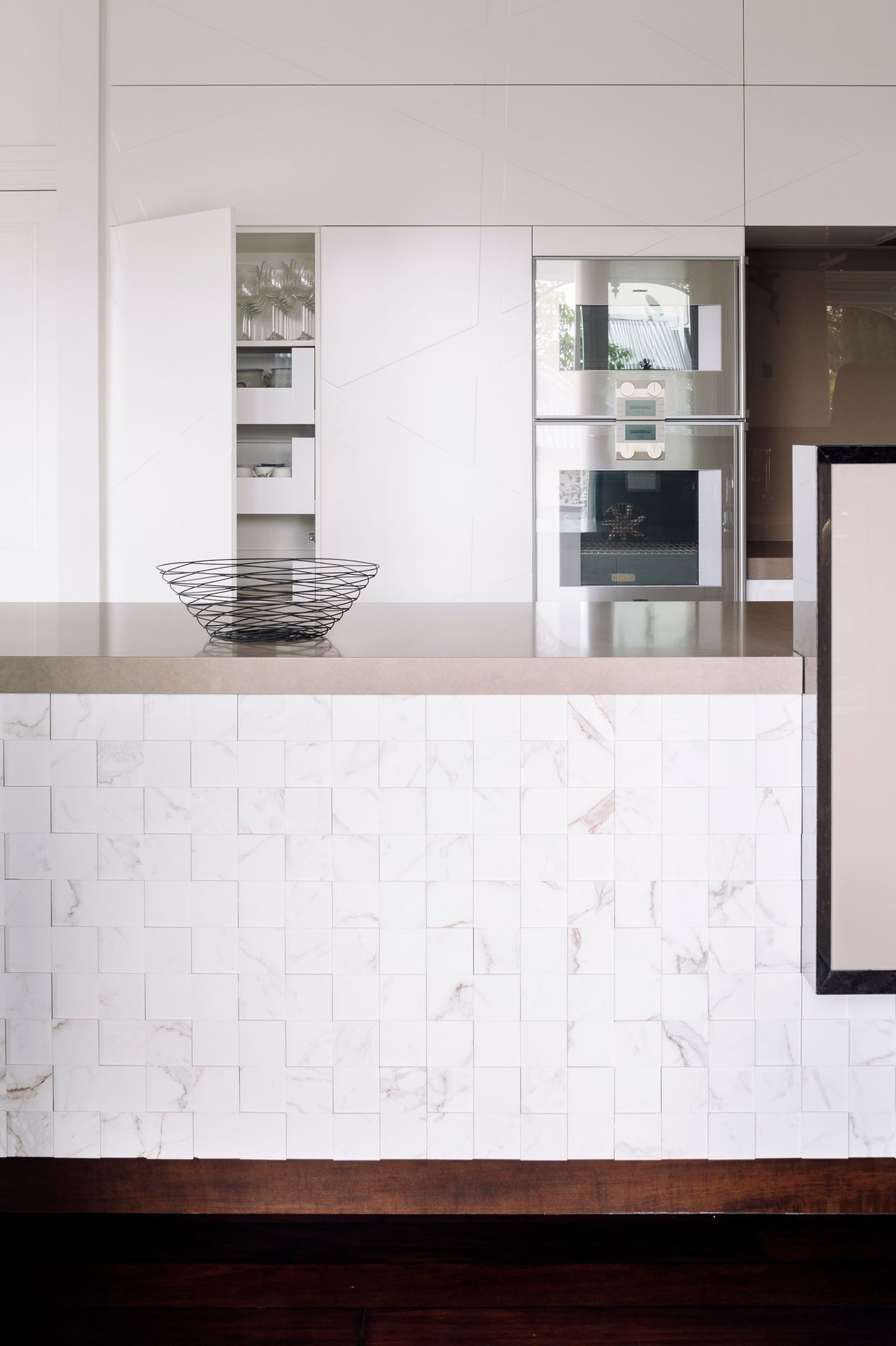 Freemans Bay Kitchen design by Natalie Du Bois of Du Bois Designer Kitchens and Interiors Photo by Simon Wilson