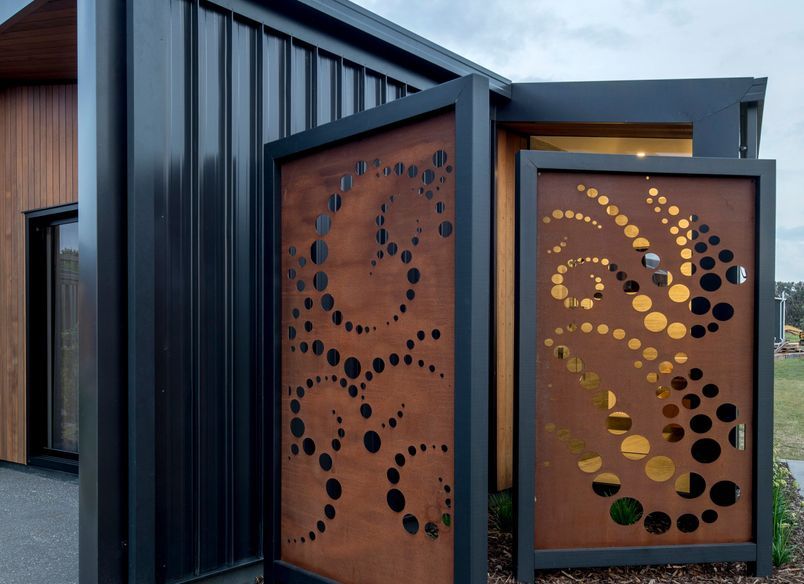 G & L House
