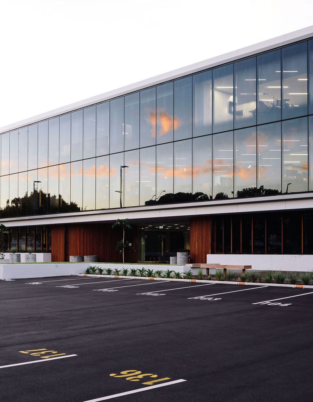 As well as providing ample natural light, the floor-to-ceiling windows help keep staff connected to the wider city context.