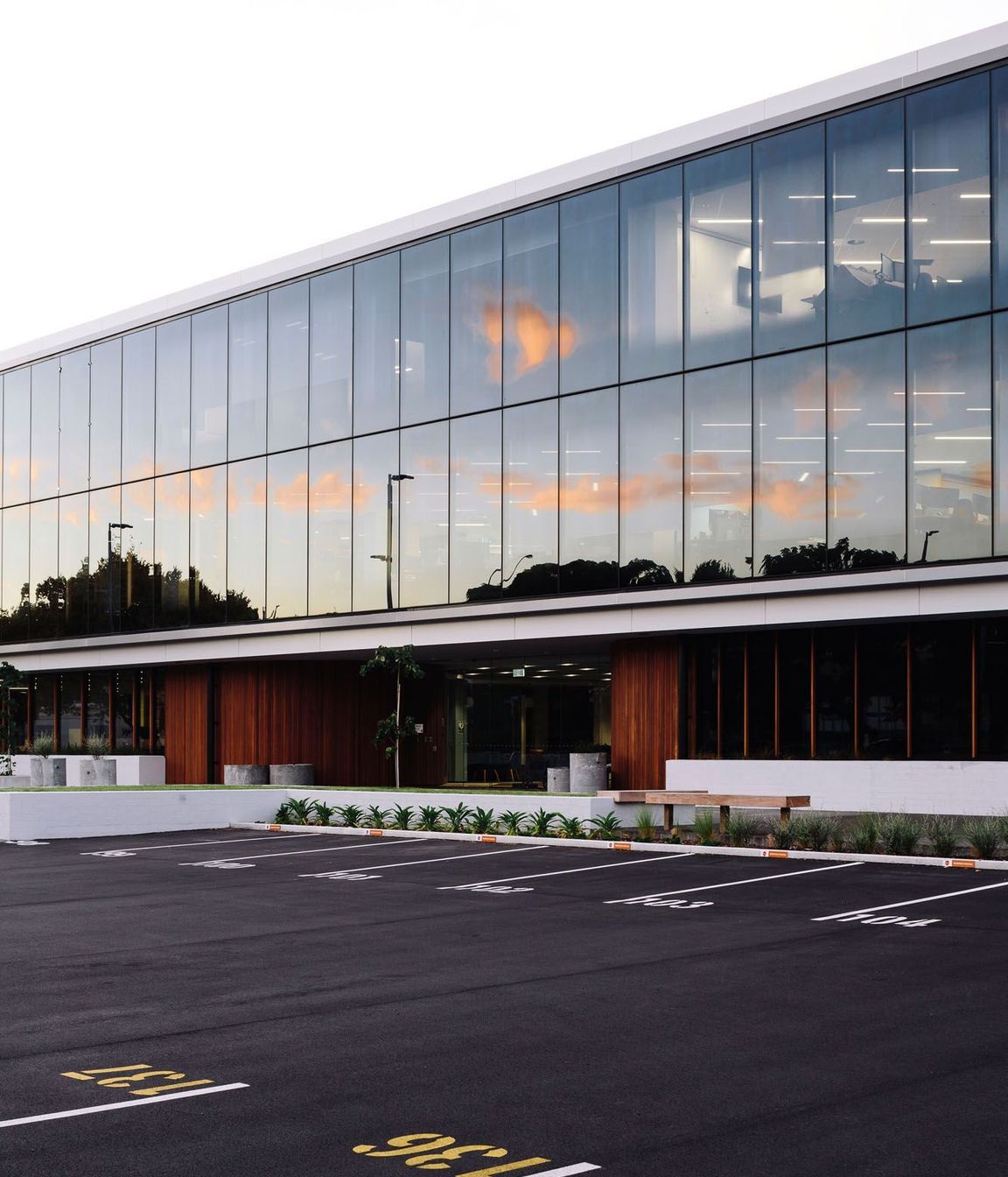 As well as providing ample natural light, the floor-to-ceiling windows help keep staff connected to the wider city context.