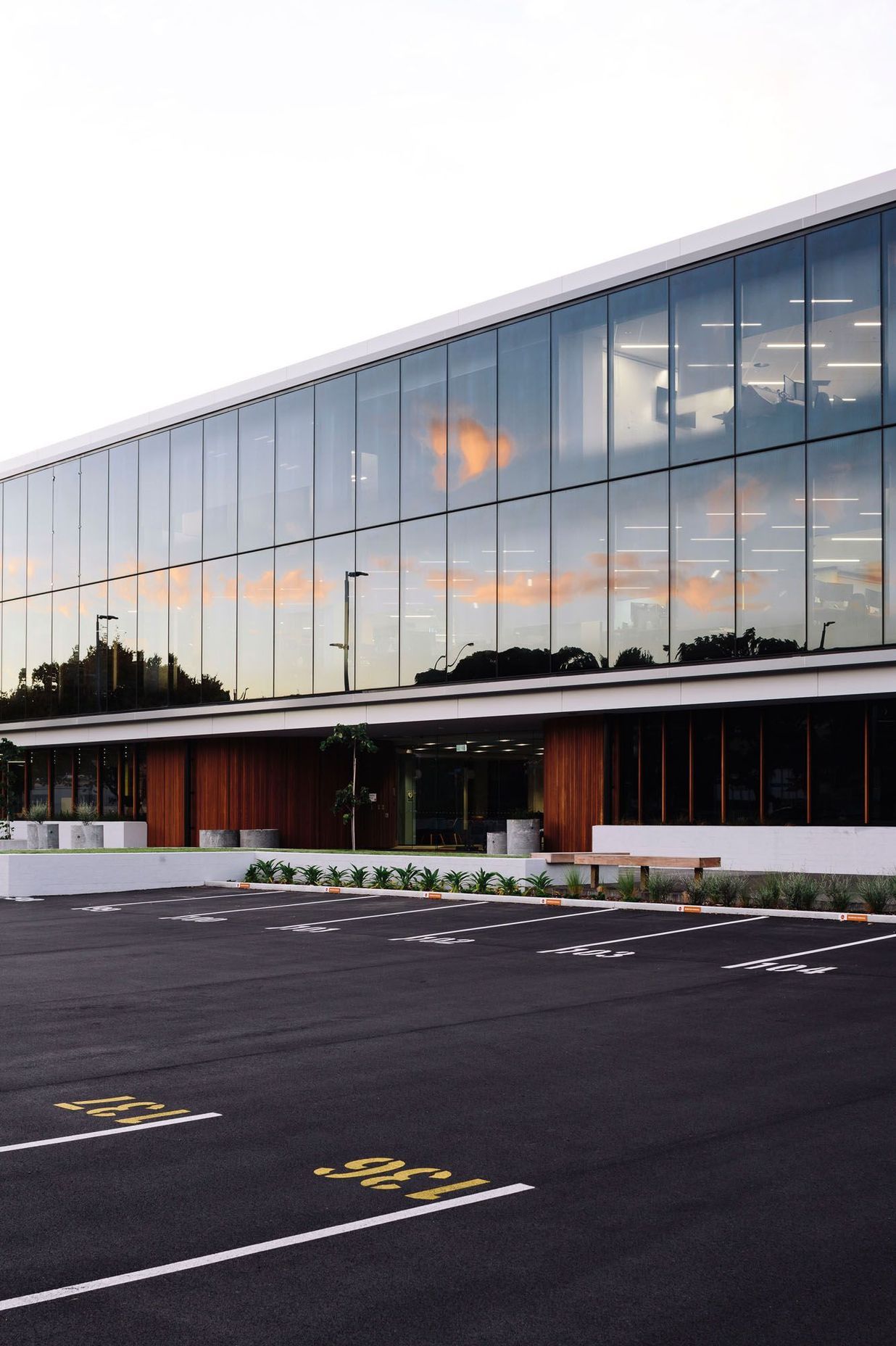 As well as providing ample natural light, the floor-to-ceiling windows help keep staff connected to the wider city context.