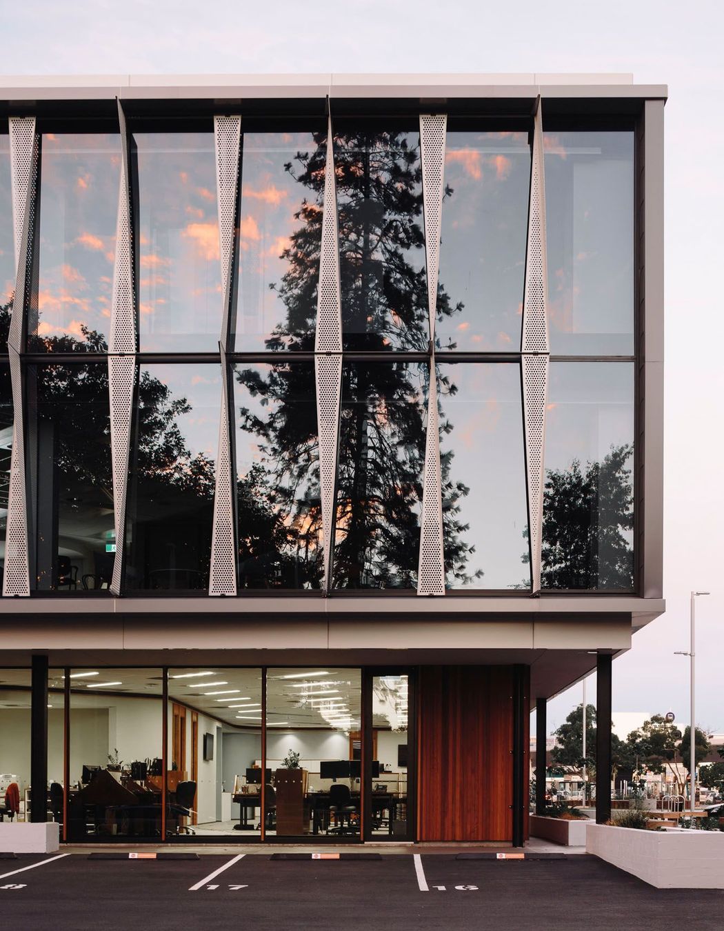  As an iconic part of the cityscape, the Green Frame is an integral reference point and the choice of materials and layout of the spaces are directly tied to it.