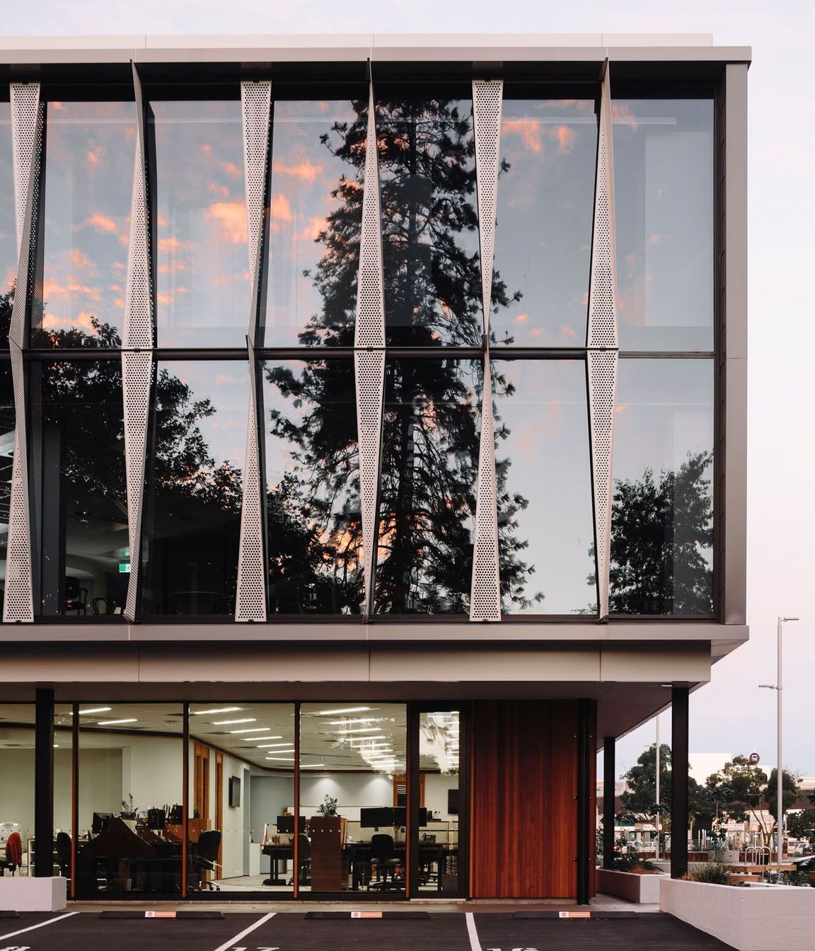  As an iconic part of the cityscape, the Green Frame is an integral reference point and the choice of materials and layout of the spaces are directly tied to it.