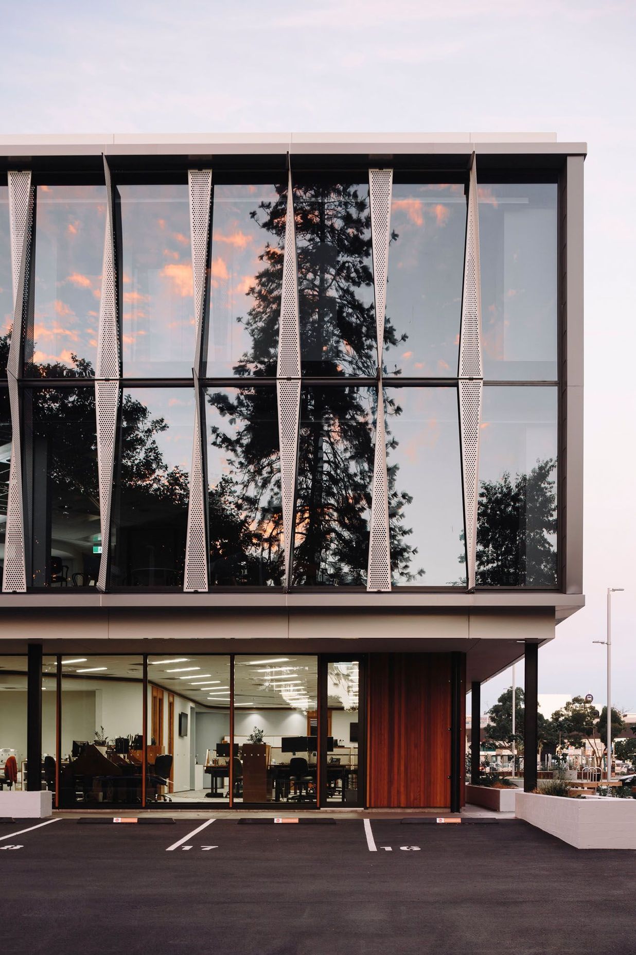 As an iconic part of the cityscape, the Green Frame is an integral reference point and the choice of materials and layout of the spaces are directly tied to it.