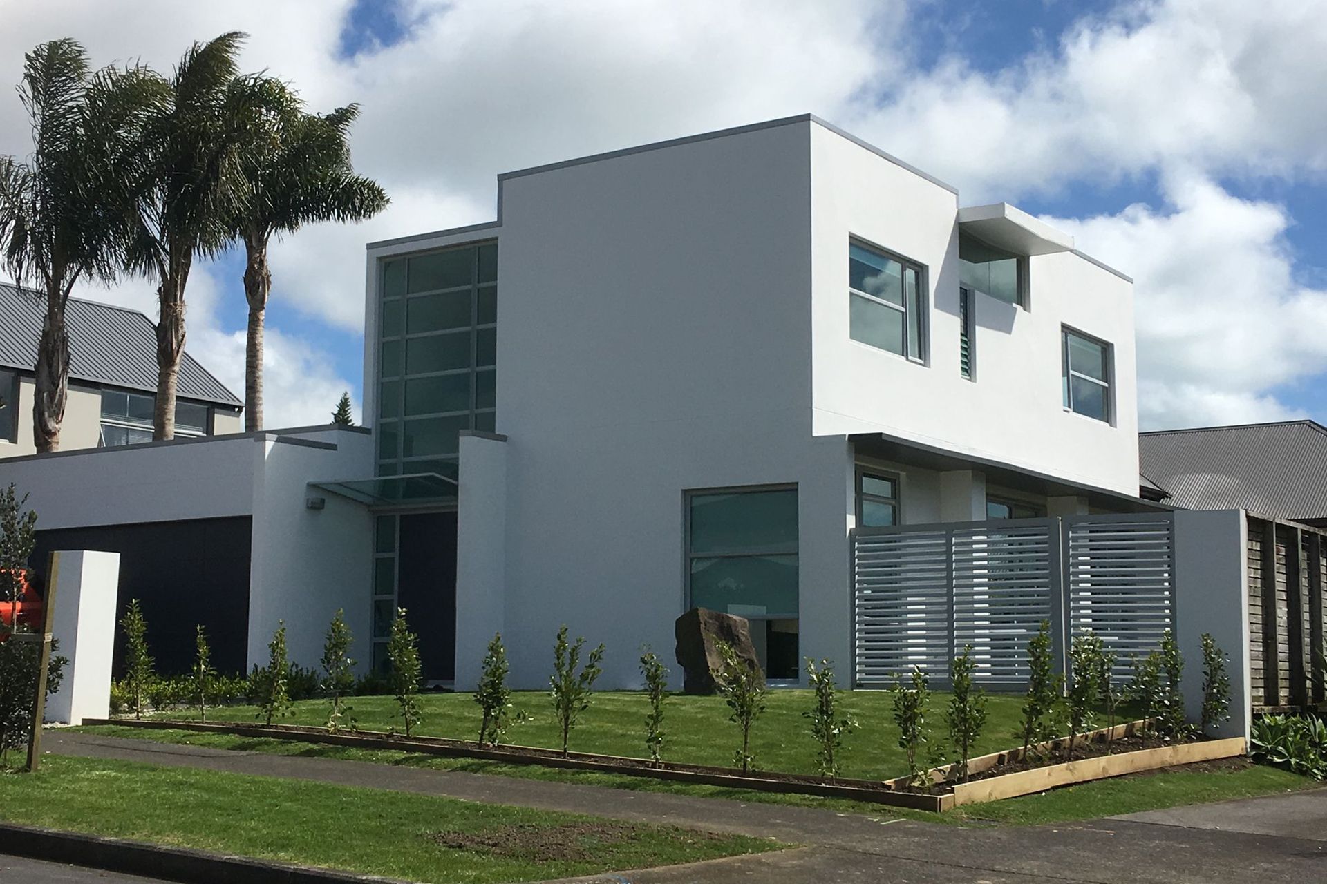 Photo taken in September 2017, 16 years after completion. Only the landscaping has been updated.