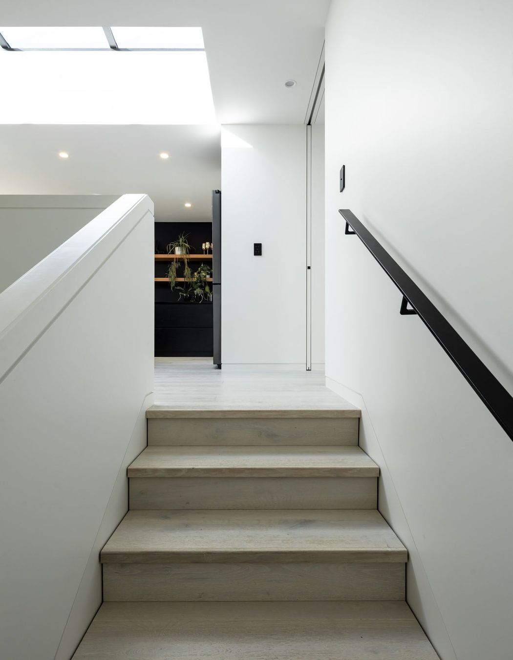 A full-height cavity door at the junction of the extension and the original villa can be pulled across to separate the two structures.