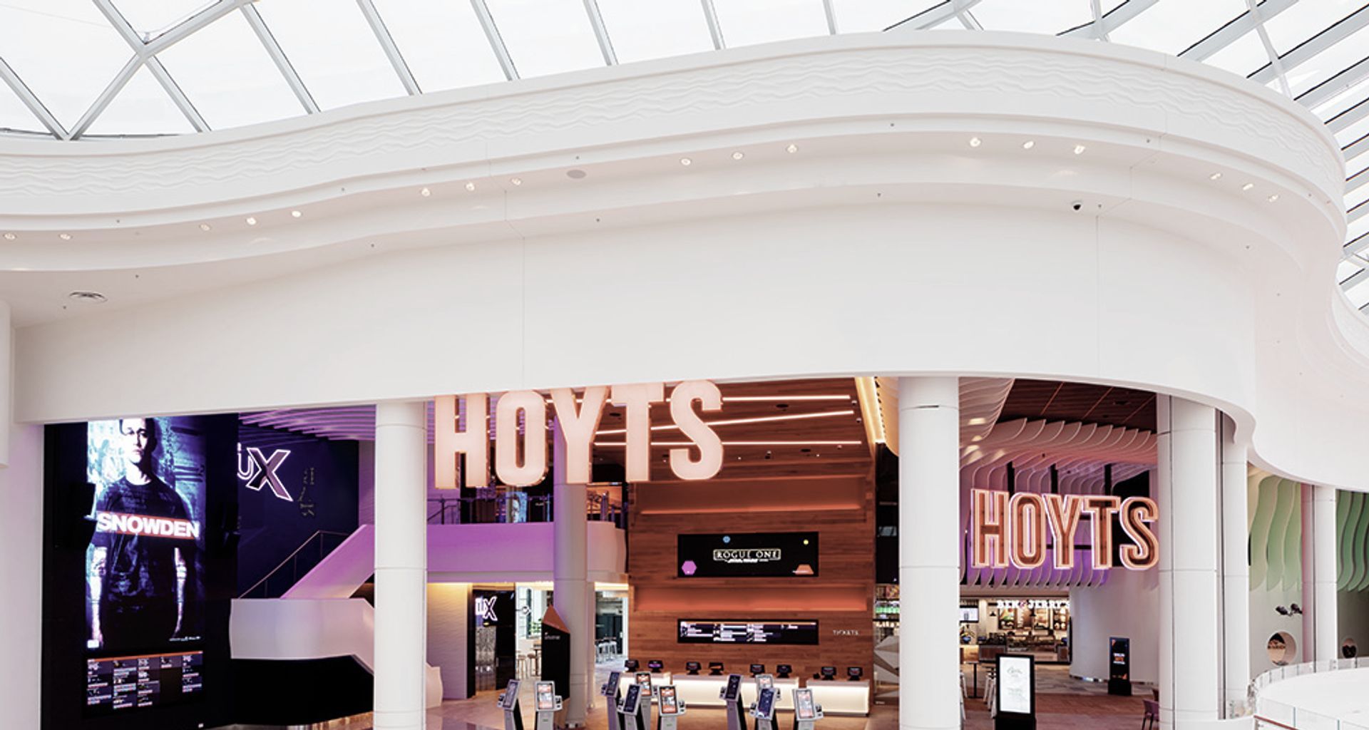 HOYTS AU, Chadstone Pillars banner
