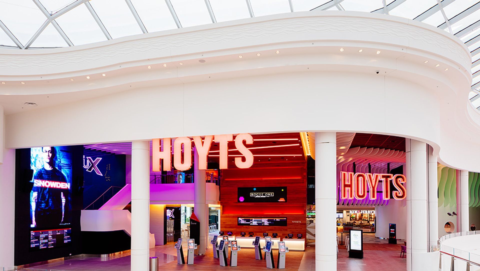 HOYTS AU, Chadstone Pillars banner