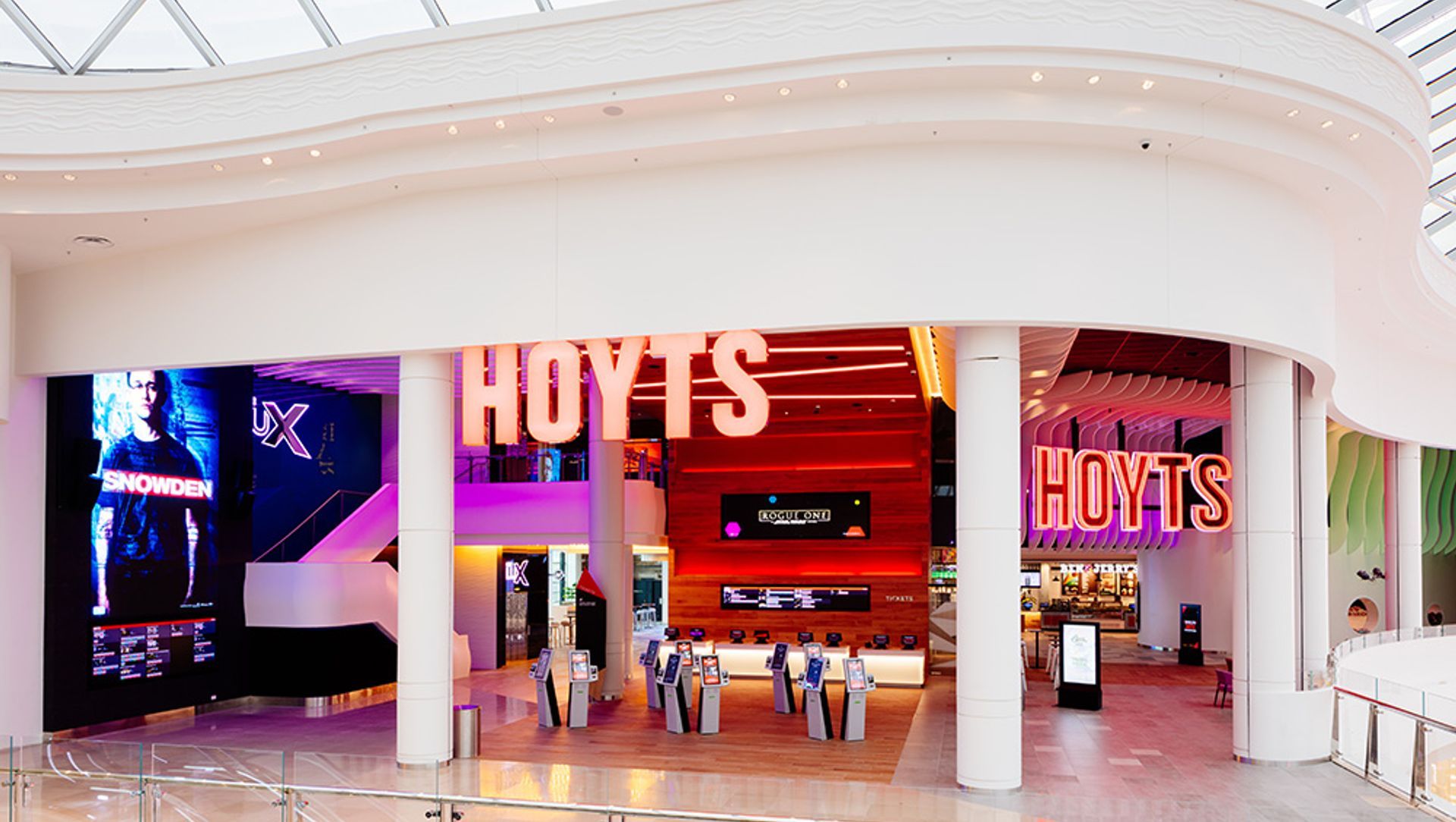 HOYTS AU, Chadstone Pillars banner