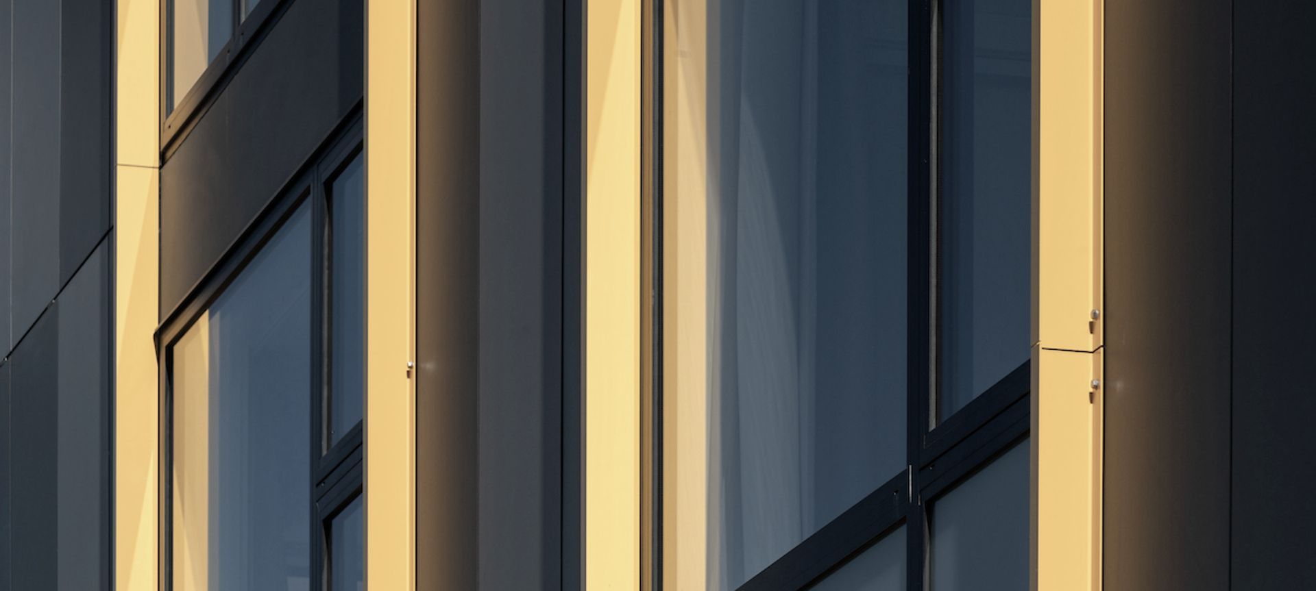 Hanson St Apartments banner