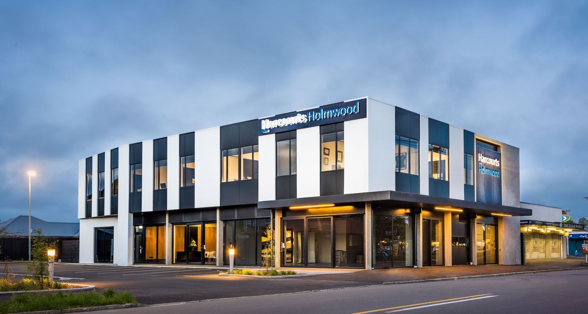 Harcourts Holmwood Commercial Premesis banner