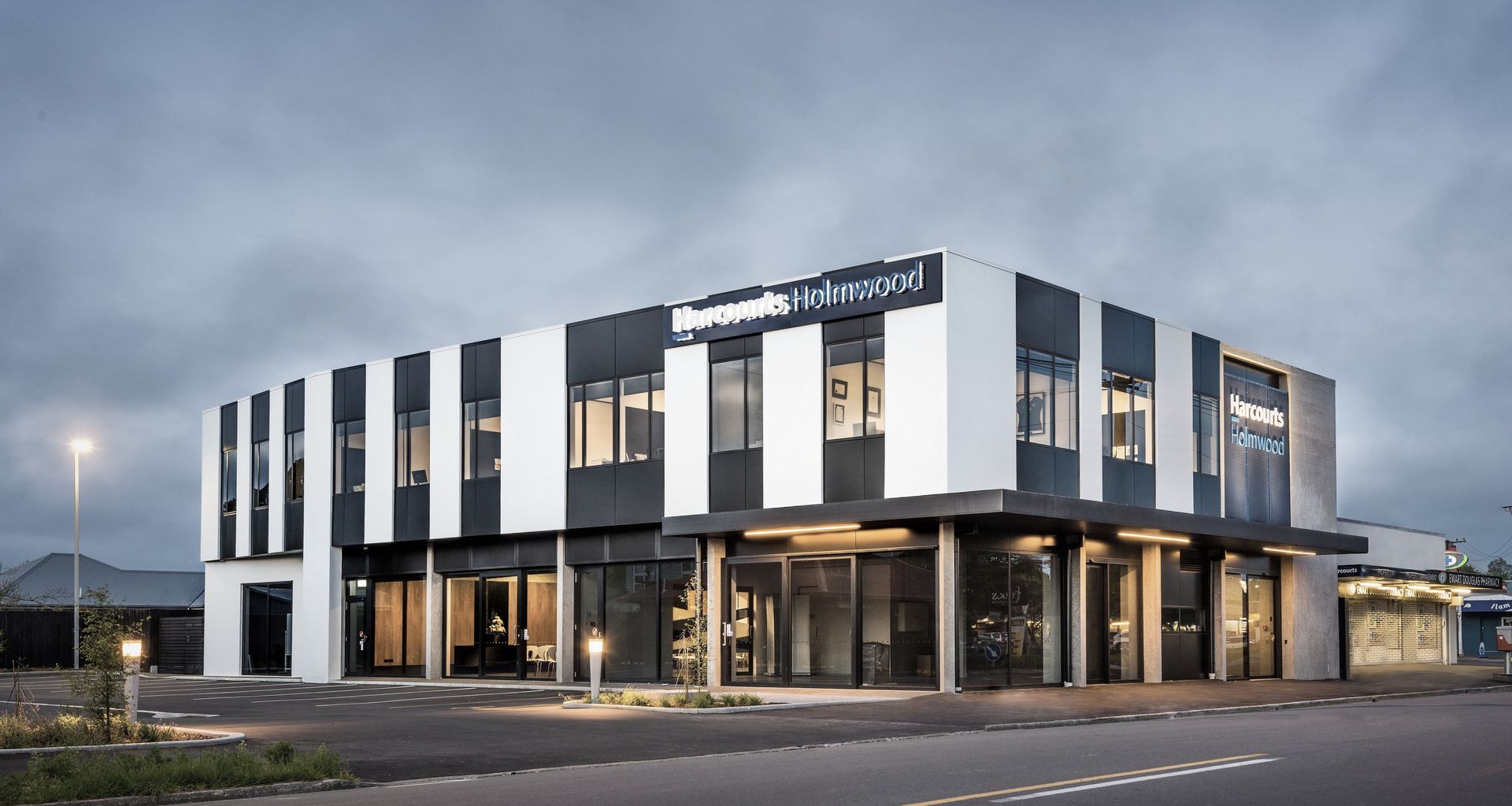 Harcourts Holmwood Commercial Premesis banner
