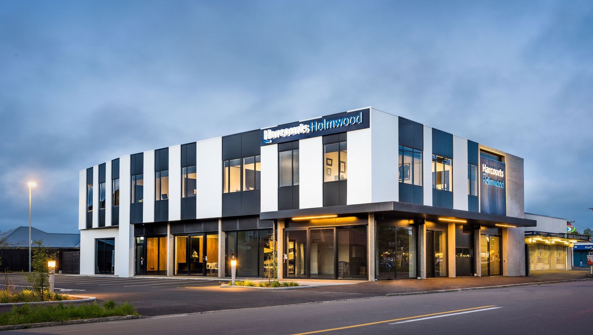 Harcourts Holmwood Commercial Premesis banner