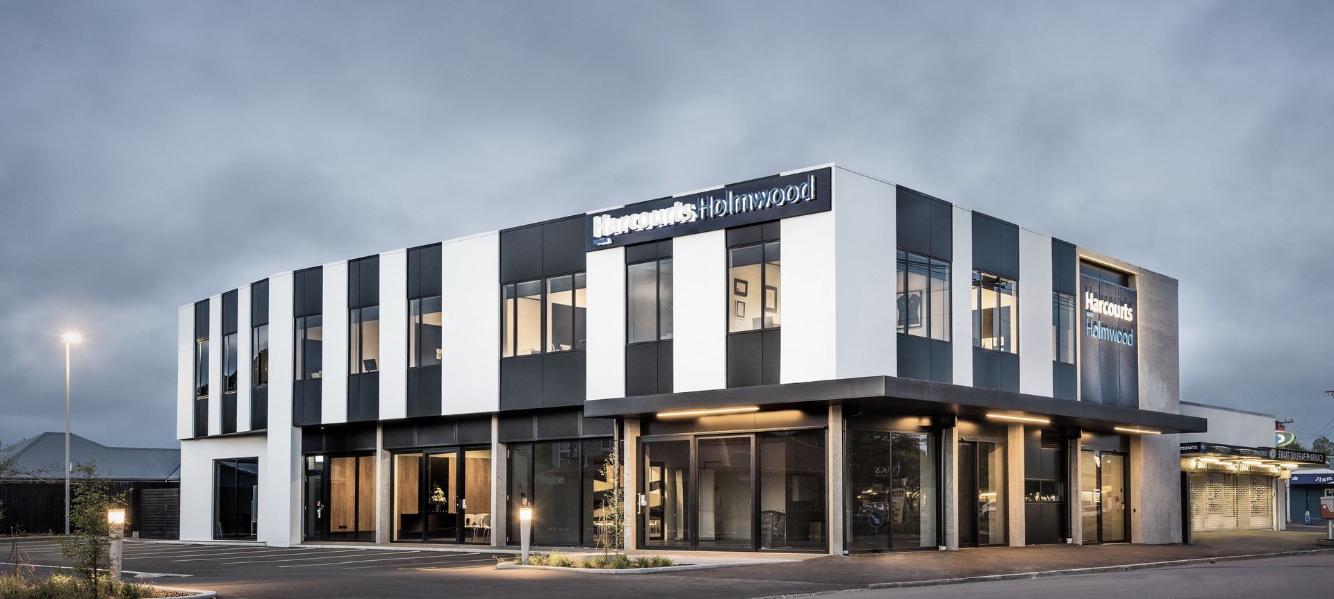 Harcourts Holmwood Commercial Premesis banner