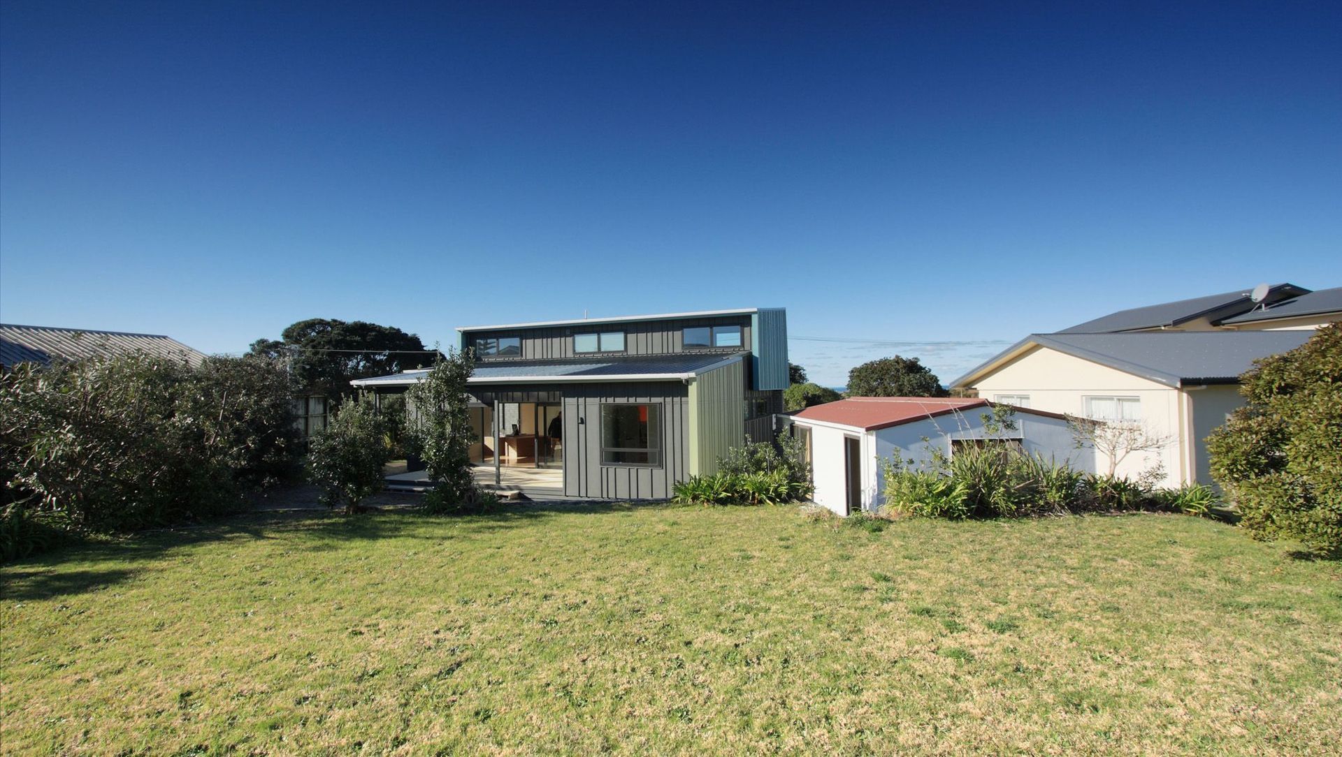 Harvey Beach House banner