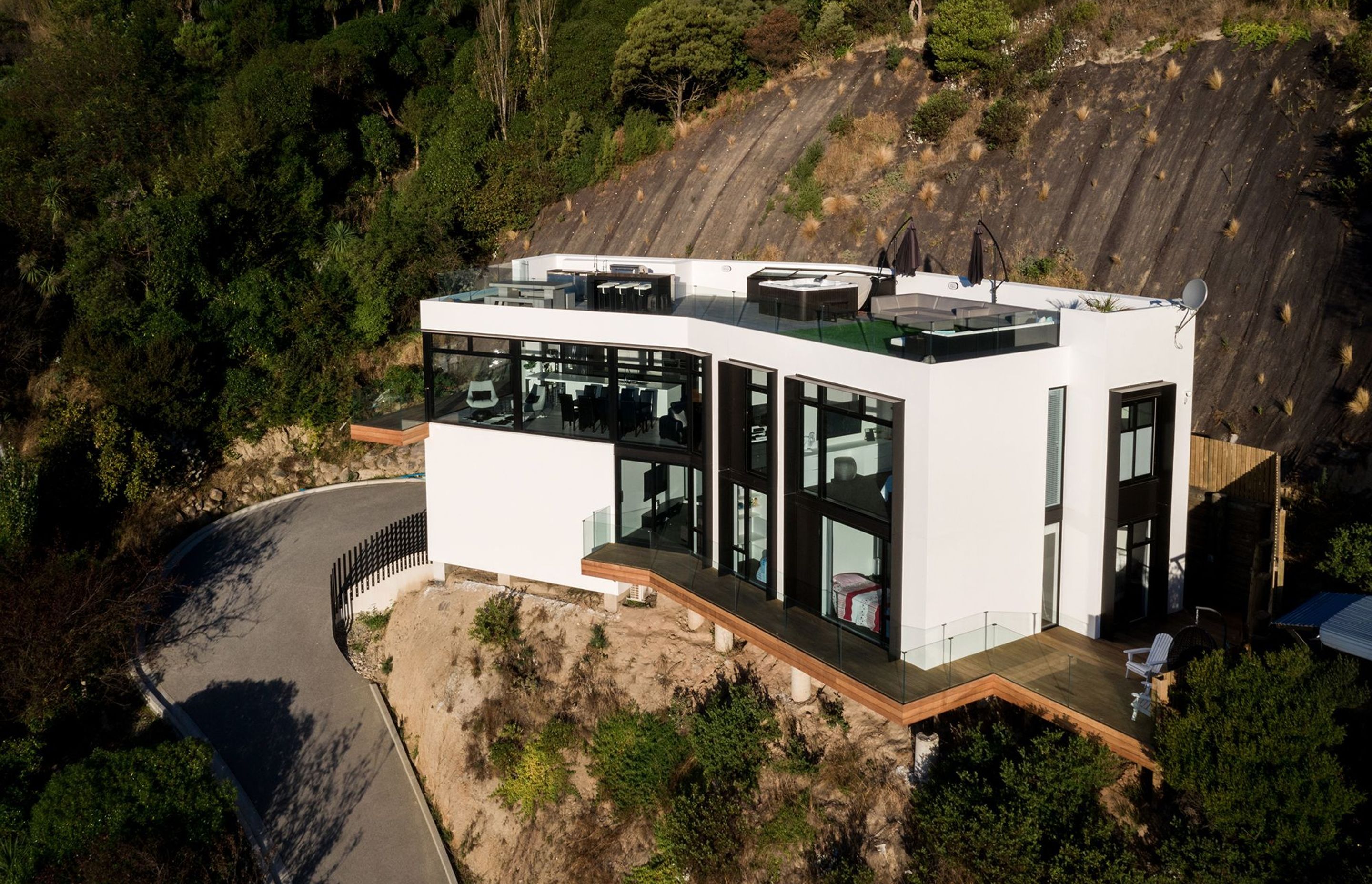 Sited on a plot of land that endured slippage during the 2011 Canterbury earthquakes, Heberden is protected by a retaining wall in behind to prevents further land slippage.