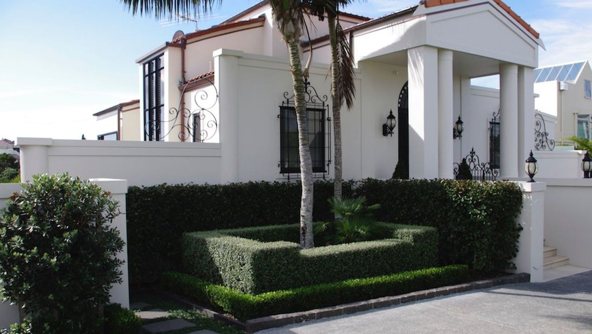 Define Your Boundary With Instant Hedges banner