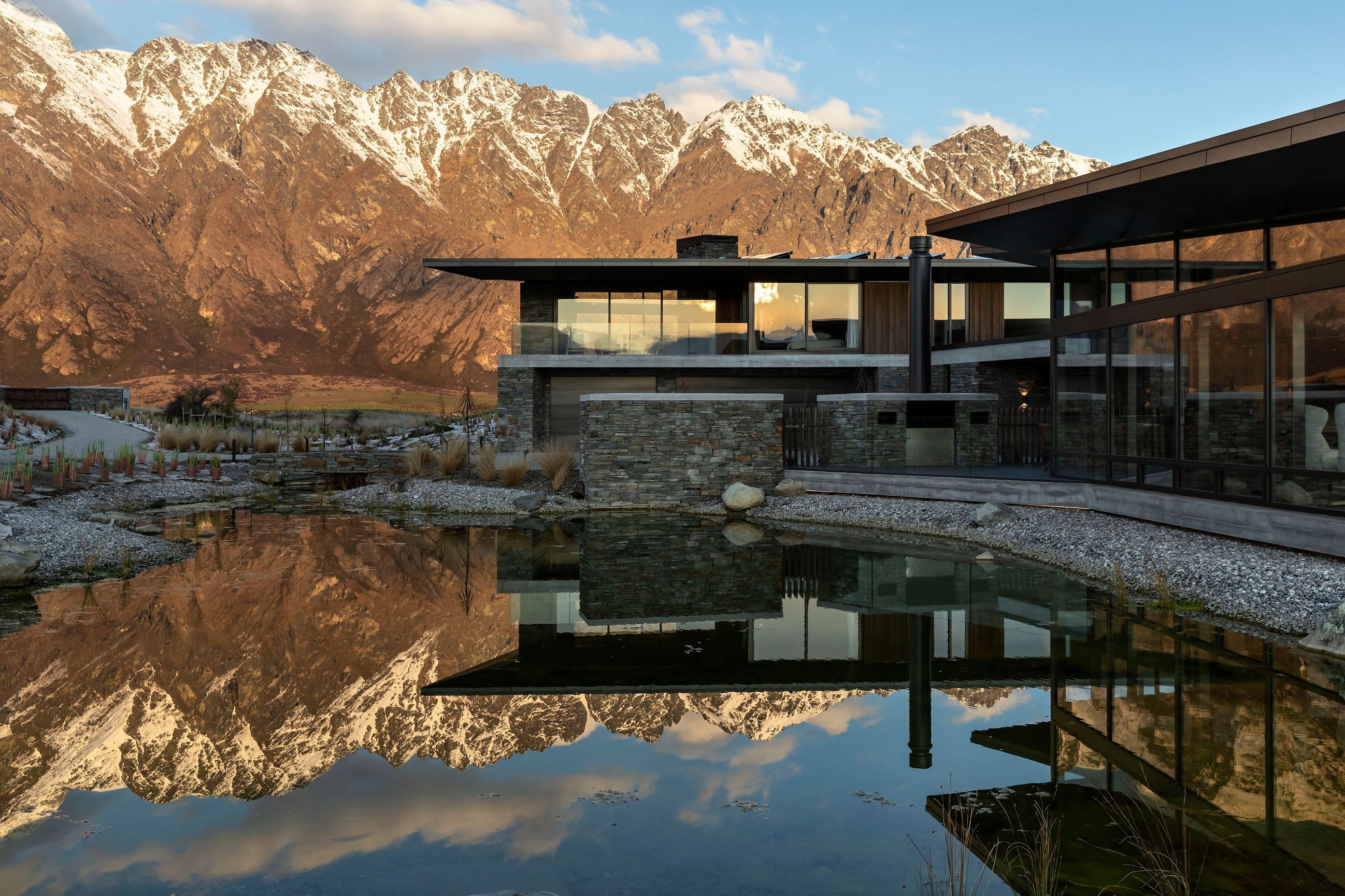 Hidden Island Retreat sits at the foot of The Remarkables mountain range in Otago – an impressive backdrop. Photograph: Simon Devitt.