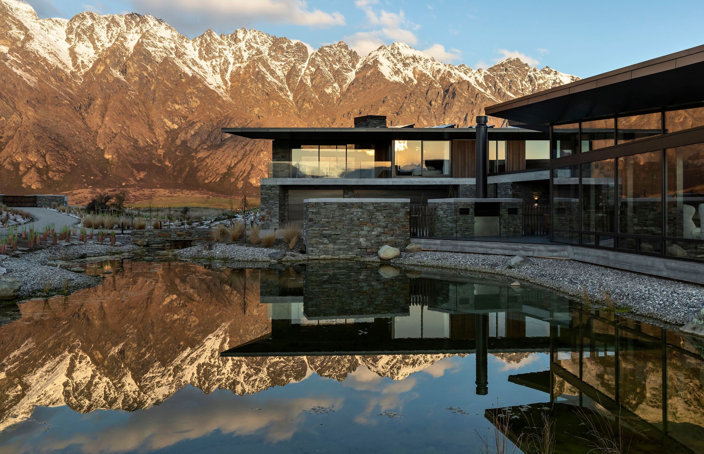 Hidden Island Retreat sits at the foot of The Remarkables mountain range in Otago – an impressive backdrop. Photograph: Simon Devitt.