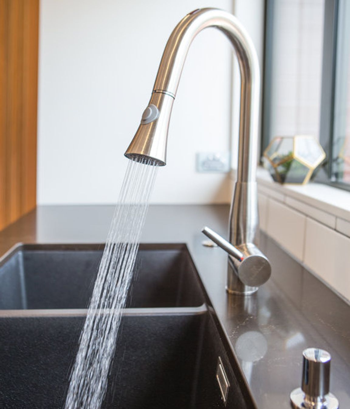 Envirotech auto sensor mixers were used along with gorgeous Blanco Silgranite sinks in anthracite.