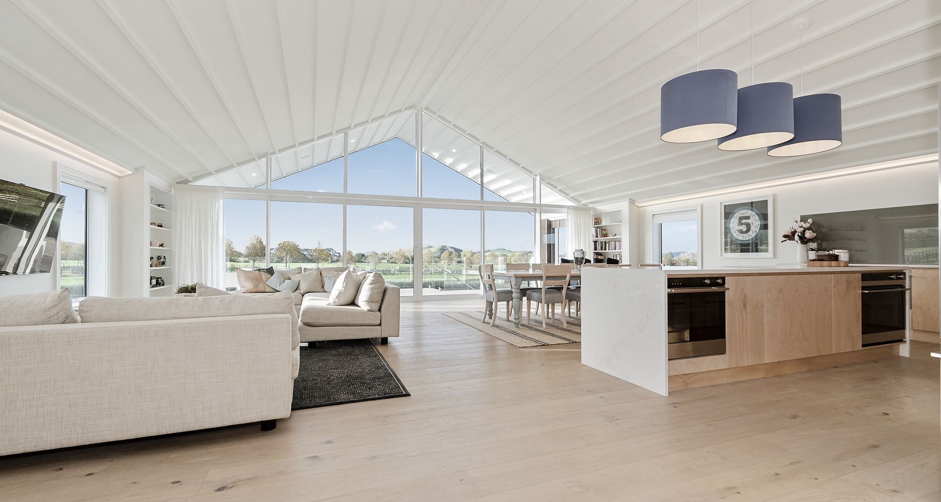 Clevedon Country Home + Equestrian Haven banner