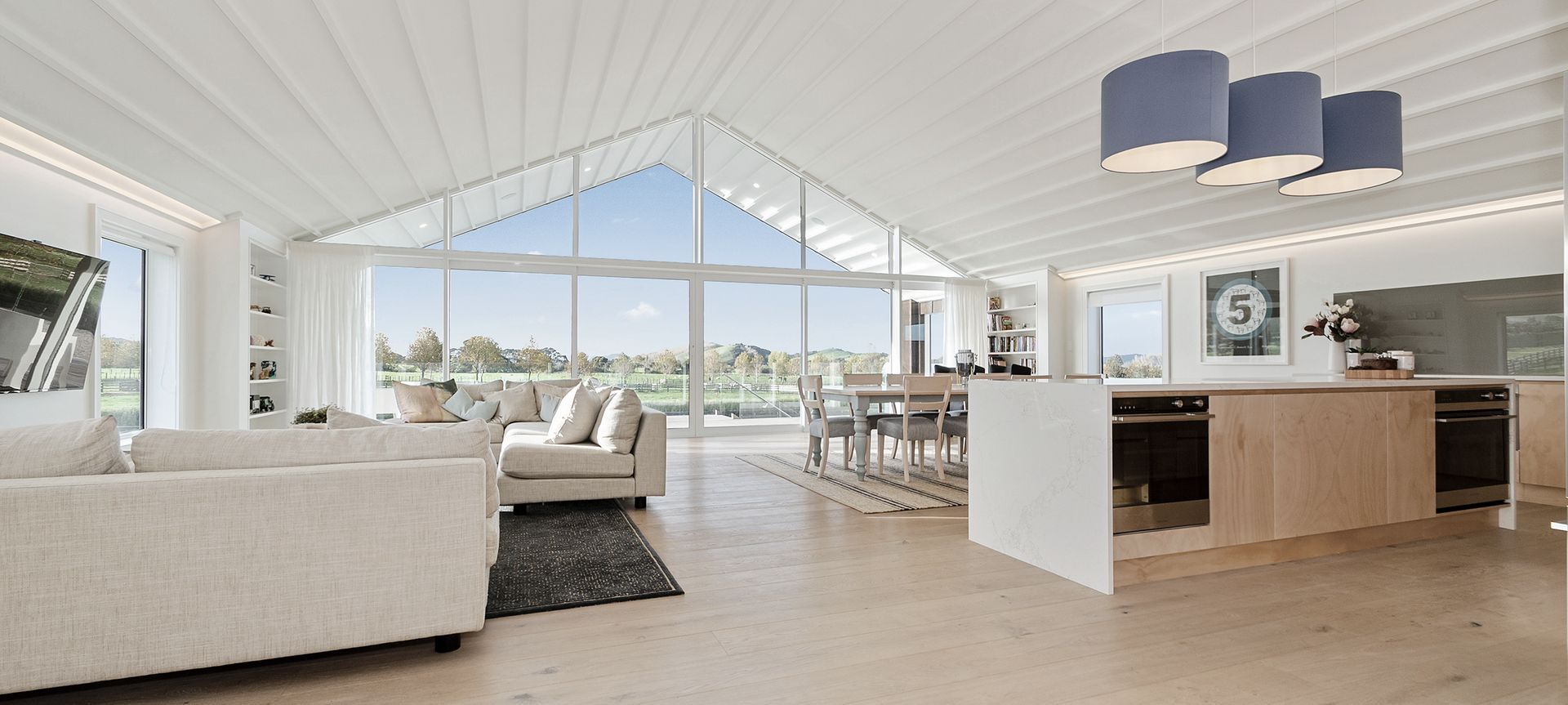 Clevedon Country Home + Equestrian Haven banner