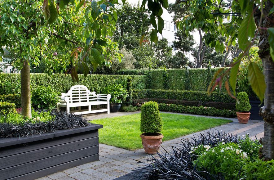 Highwic: formal apartment garden