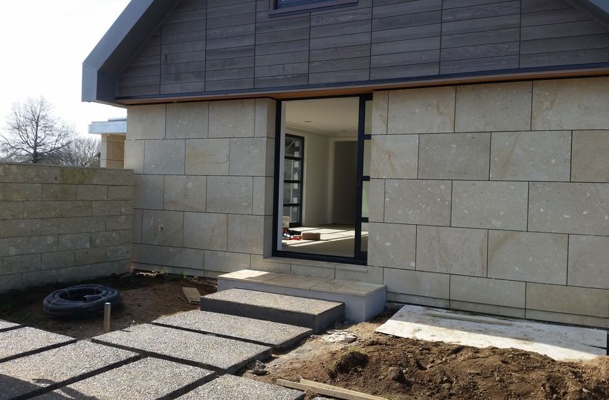 Hinuera Stone, Pukemoremore House.
