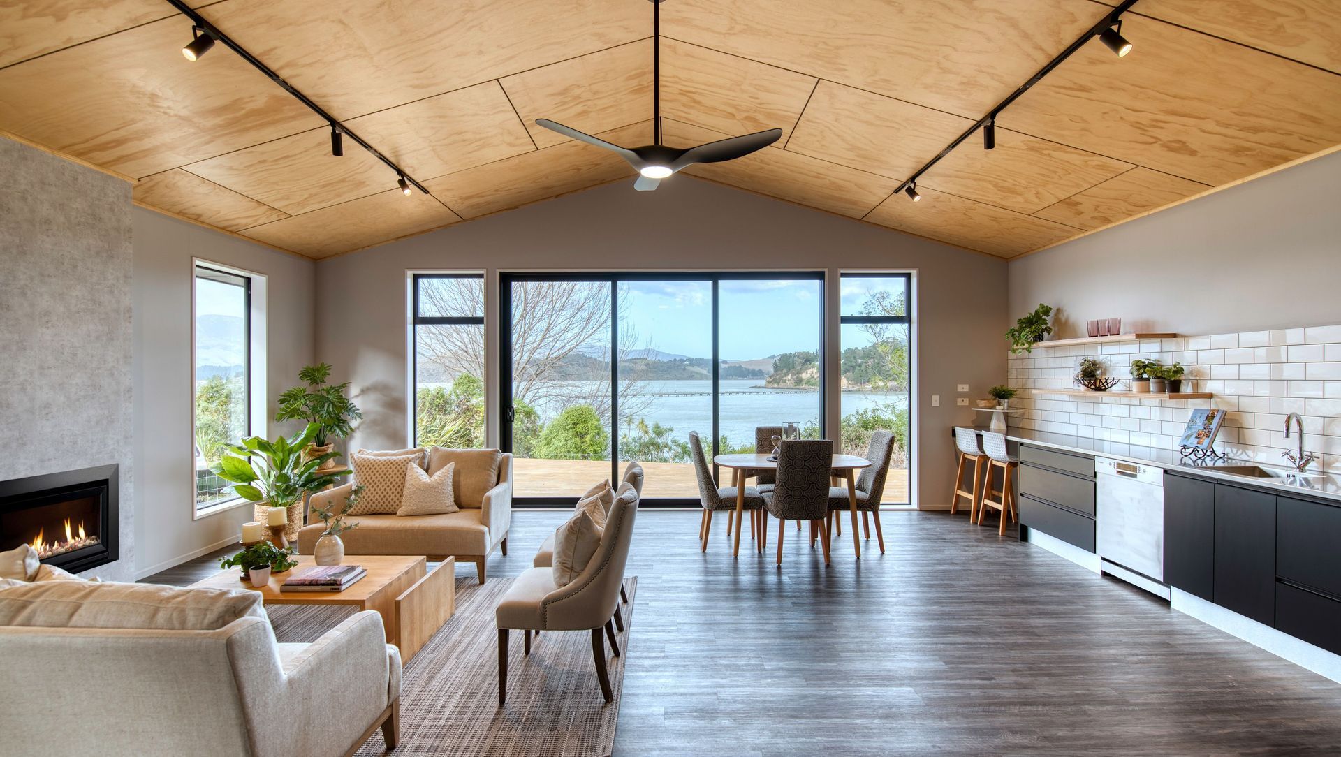 Home by the Sea, Governors Bay banner