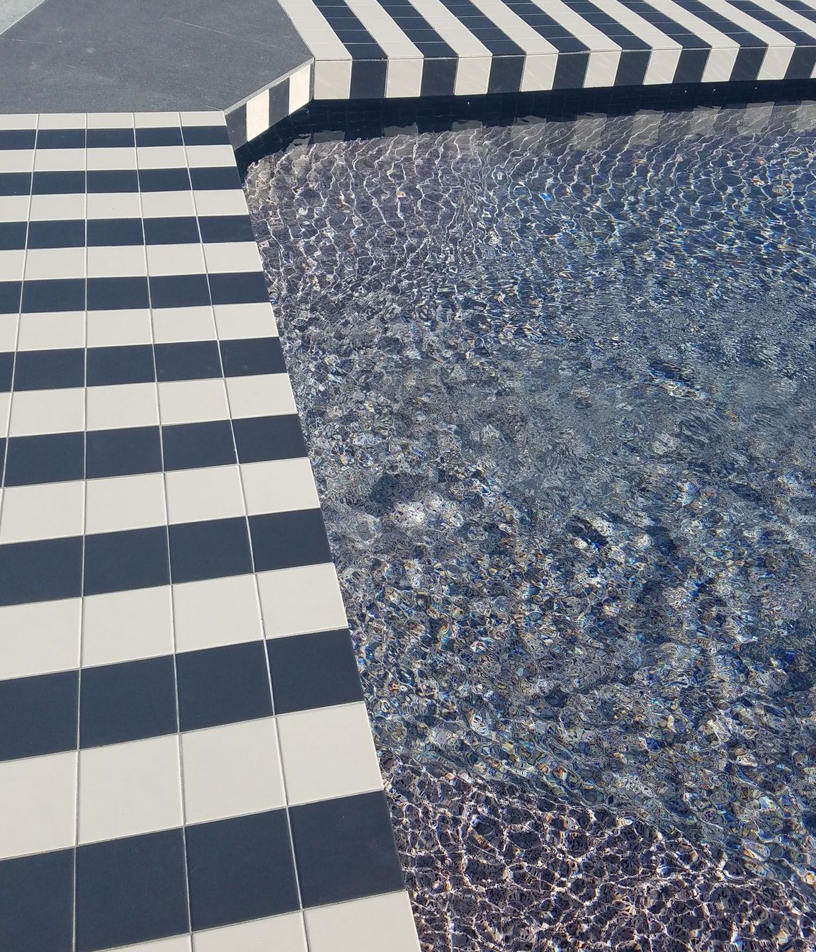 TOPCER TESSELLATED TILES in Black / White