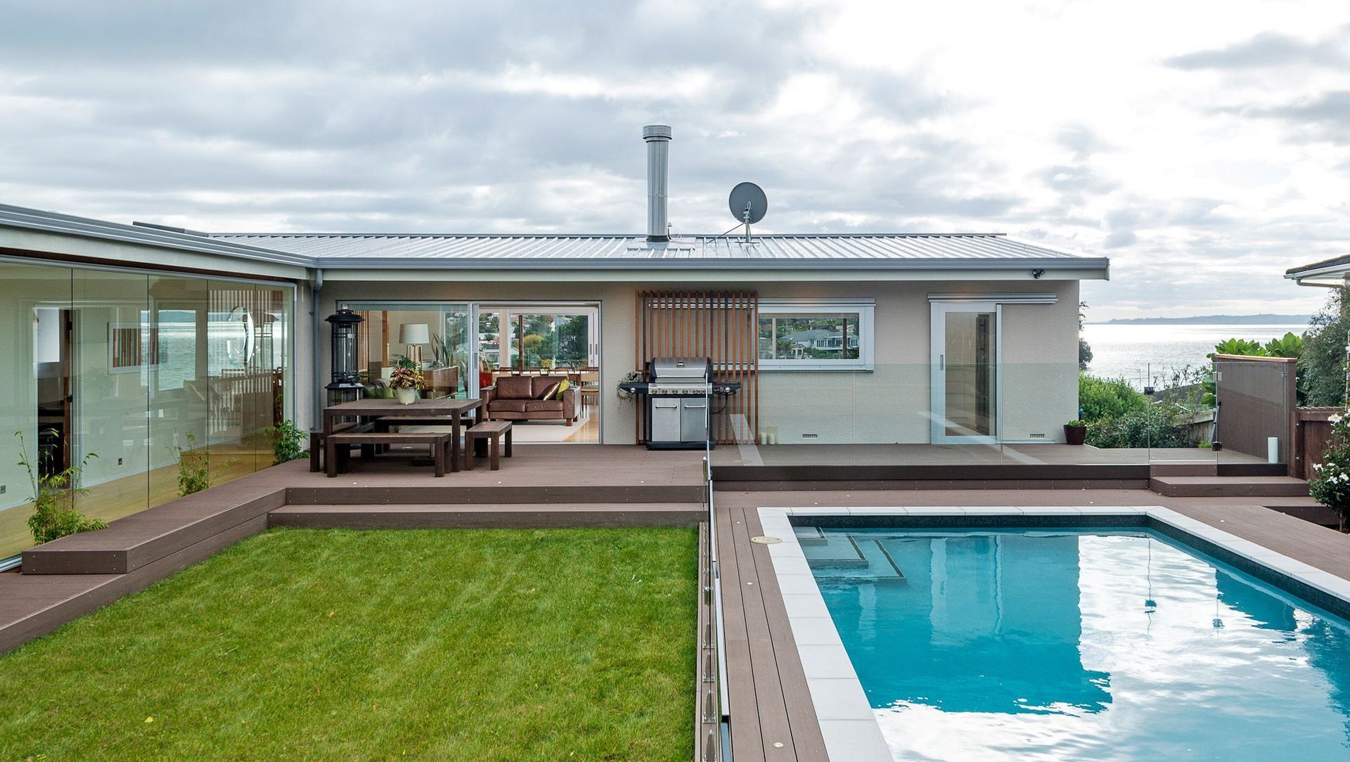 Howick Beach House banner