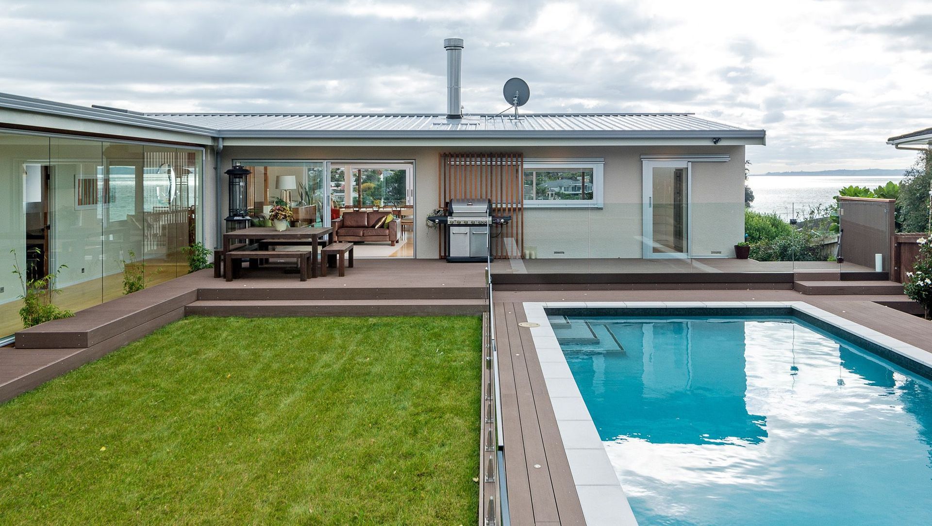 Howick Beach House banner