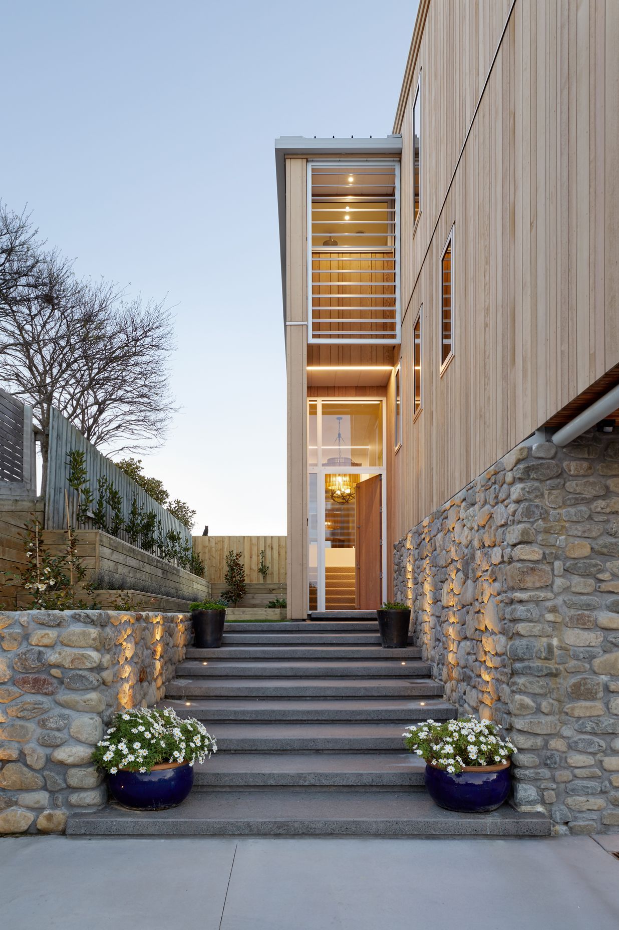 An external entry allows direct access to the middle level.