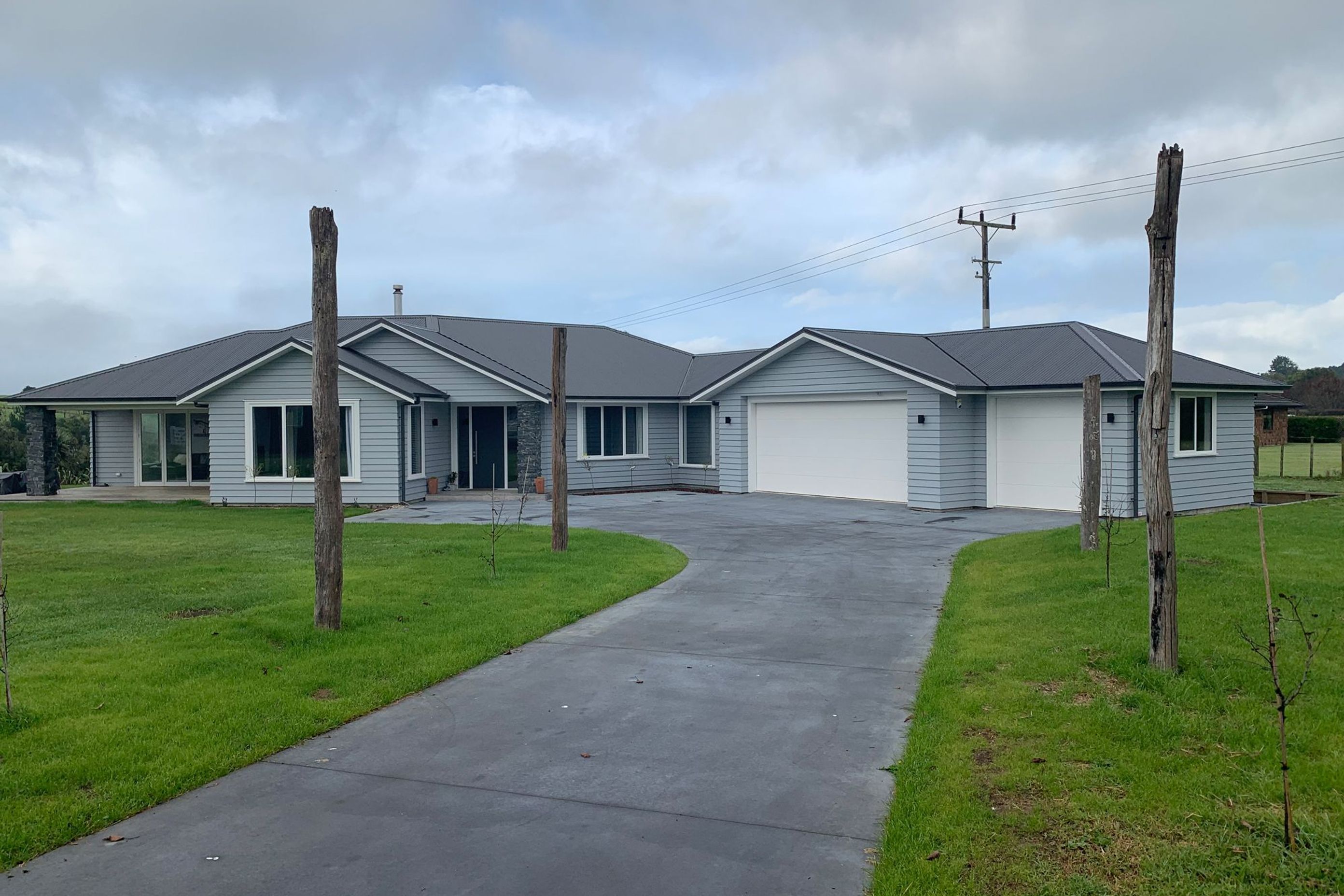 A new build we undertook comprising a 290 sq/m house set on a lifestyle block section.