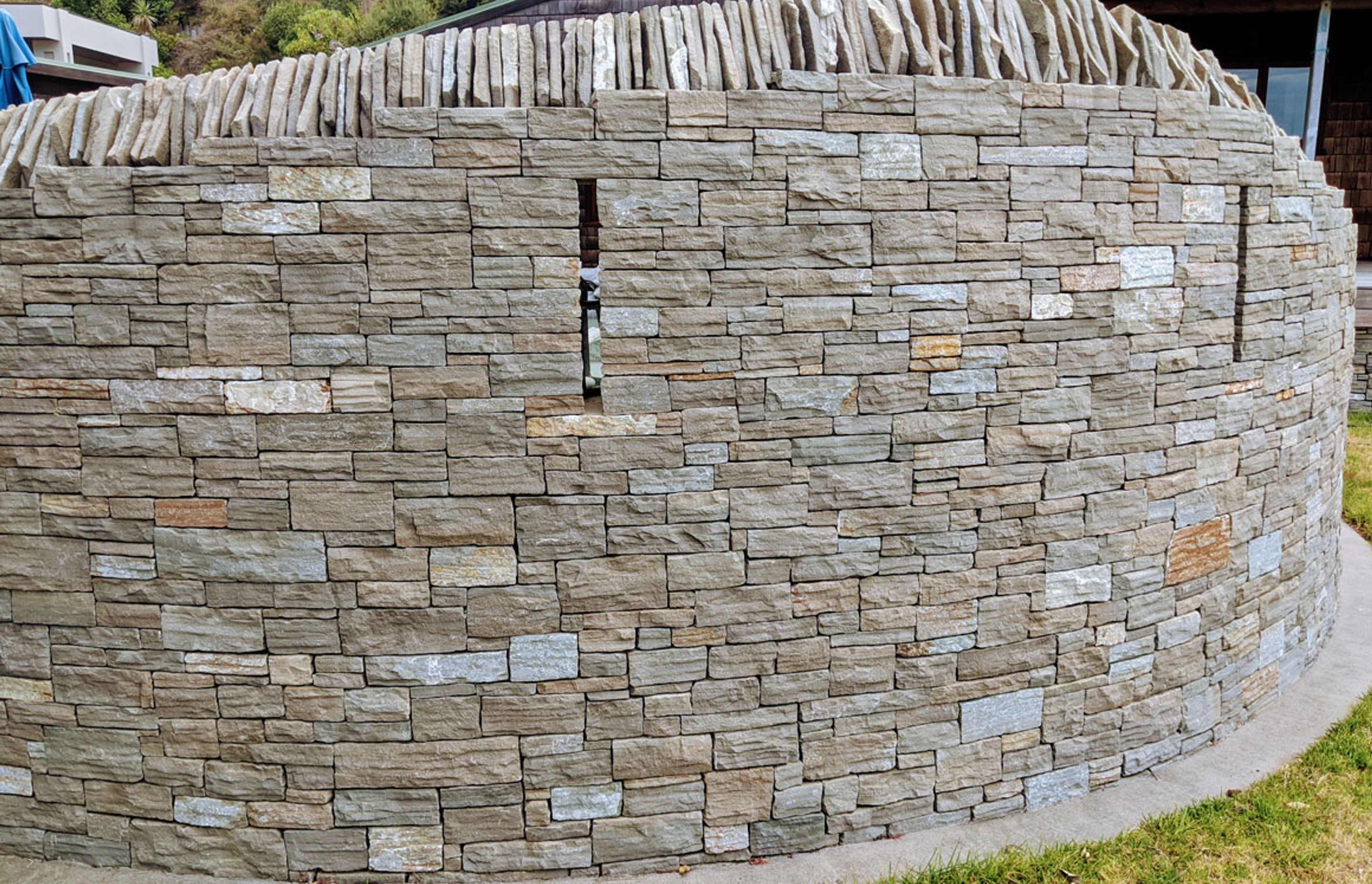 Curved feature wall