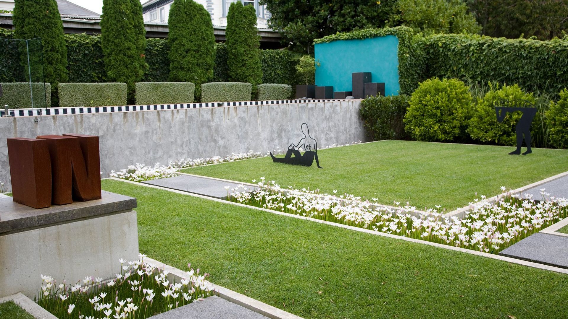 Entertainer's Garden & Pool - Remuera banner