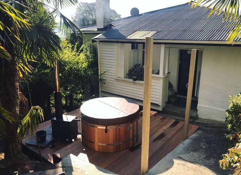 Endeavour Street Deck and Spa area