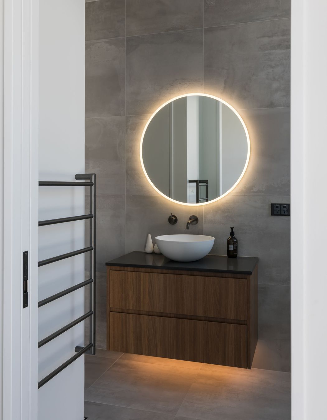 Middle floor bathroom - warm LED lighting