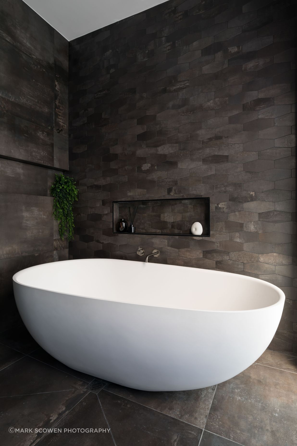 Ensuite Bathroom - free standing bath