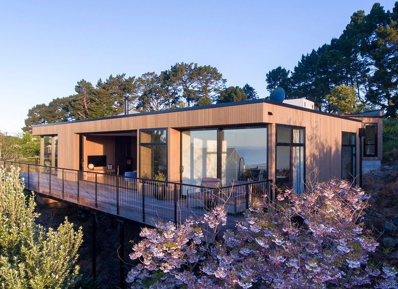 Jack Home: An Uncomplicated Timber-clad Pavilion