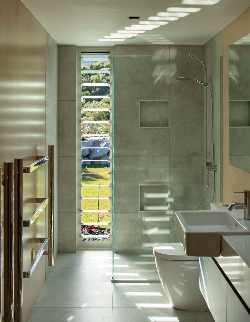 Louvres provide excellent ventilation in the bathrooms. Photograph: Simon Devitt.