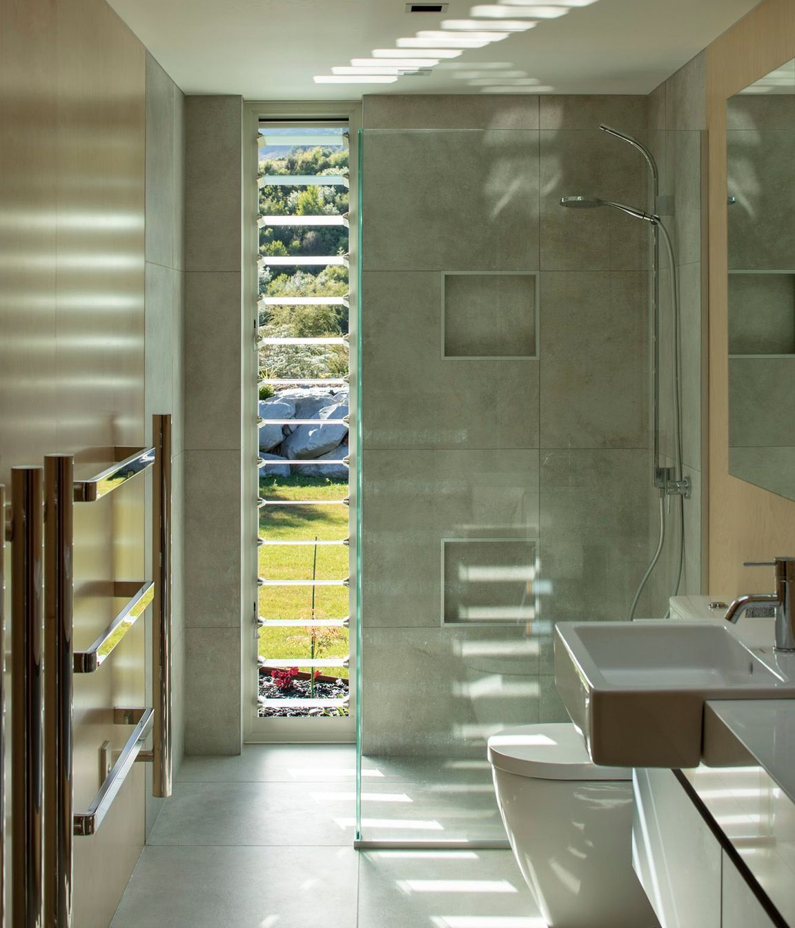 Louvres provide excellent ventilation in the bathrooms. Photograph: Simon Devitt.