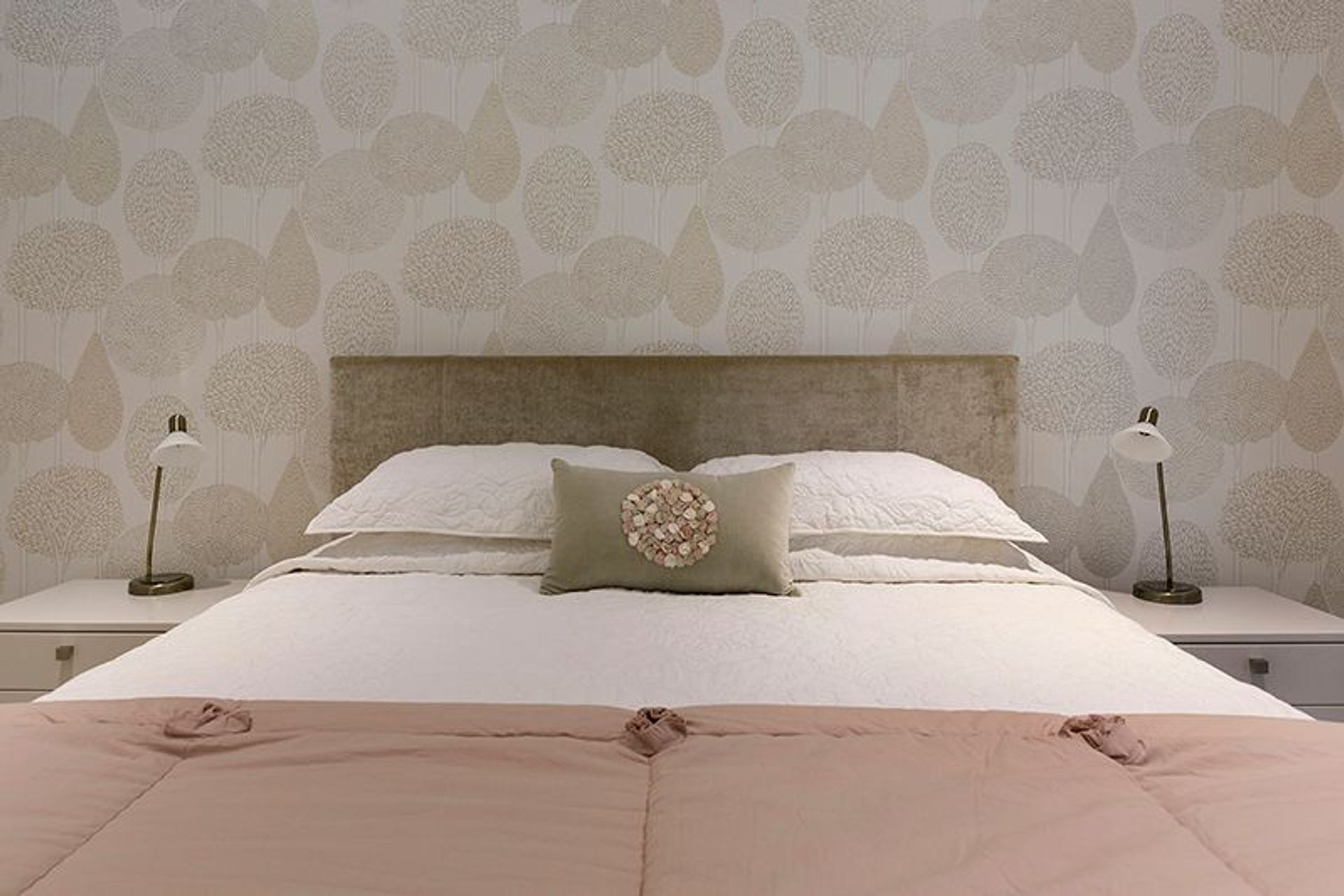 Guest bedroom.