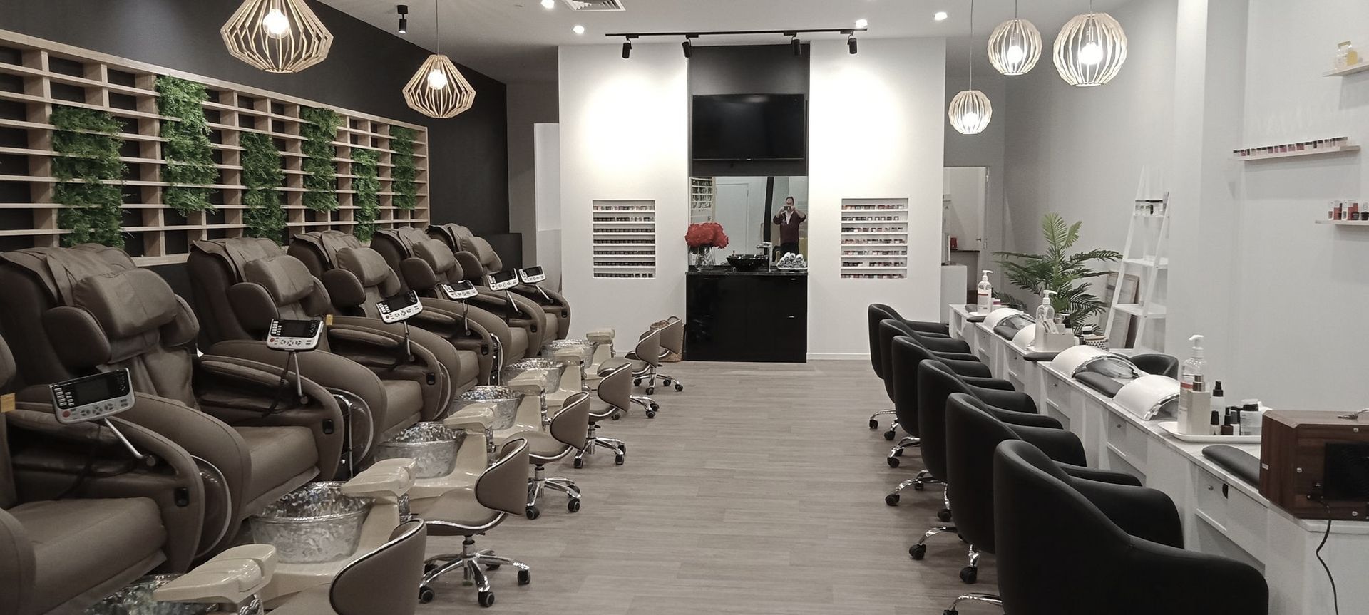 Kiwi Nail banner